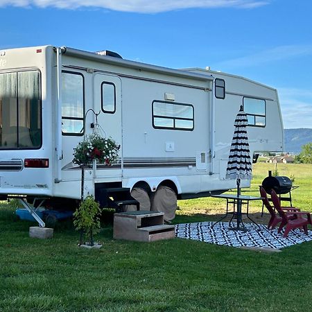 Mission Mountain Camper Apartment Saint Ignatius Bagian luar foto
