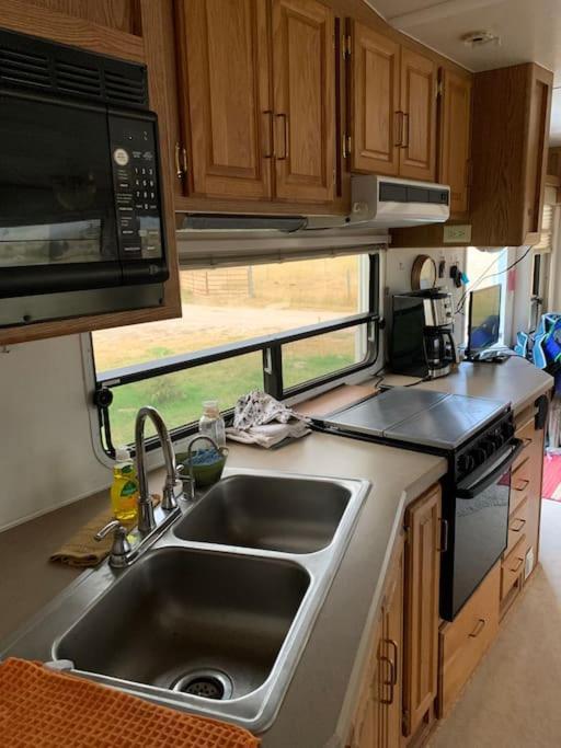 Mission Mountain Camper Apartment Saint Ignatius Bagian luar foto