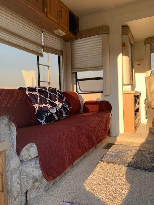Mission Mountain Camper Apartment Saint Ignatius Bagian luar foto