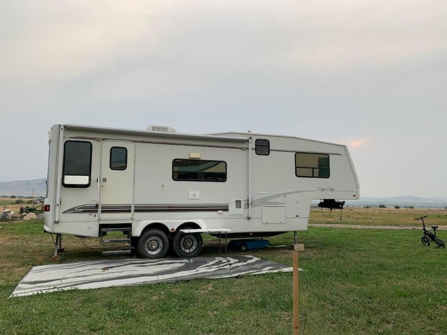 Mission Mountain Camper Apartment Saint Ignatius Bagian luar foto