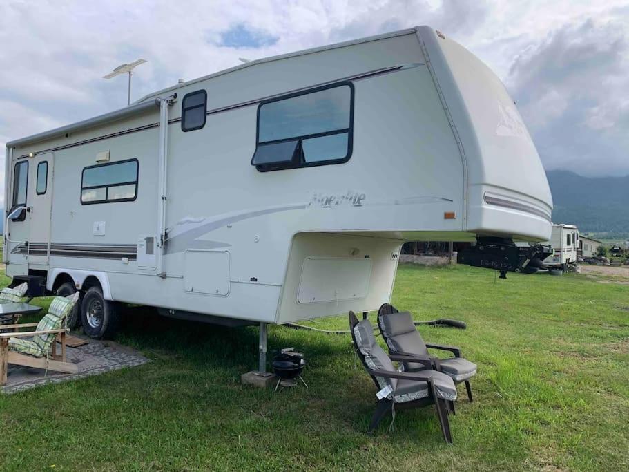Mission Mountain Camper Apartment Saint Ignatius Bagian luar foto